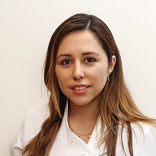 Carolina Segura. Terapéuta holística con más de 11 años de experiencia.